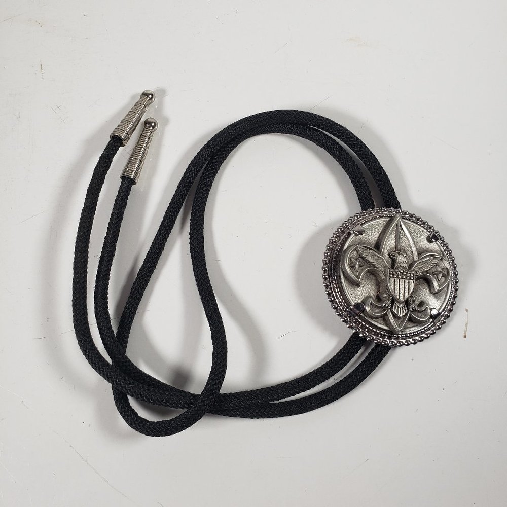 VTG BOY SCOUTS of AMERICA Tenderfoot Rank Bolo Tie Matte Silver Tone W/ Tips